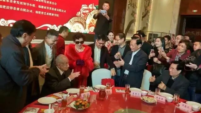 团结茶人，共创辉煌的协作精神