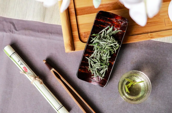 有机白毫银针：毫香蜜韵，限量珍藏，春日尝“鲜”正当时！
